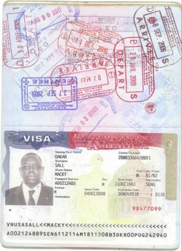 Double nationalité- Macky Sall dément et publie son passeport:« Un citoyen américain ne demande pas de visa pour se rendre dans son propre pays »