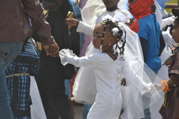 PHOTOS: Le Mardi gras bat son plein dans les rues de Dakar 