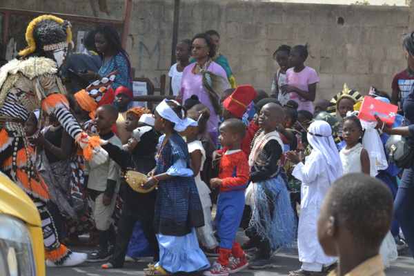 PHOTOS: Le Mardi gras bat son plein dans les rues de Dakar 