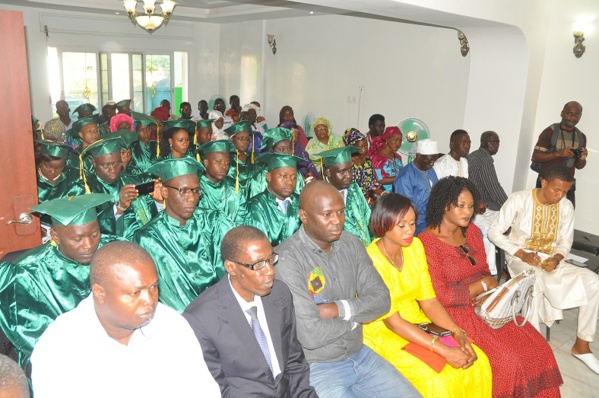 Photos: le ministre Angelique Manga, marraine de la sortie de la promotion des experts en Economie Solidaire et... 