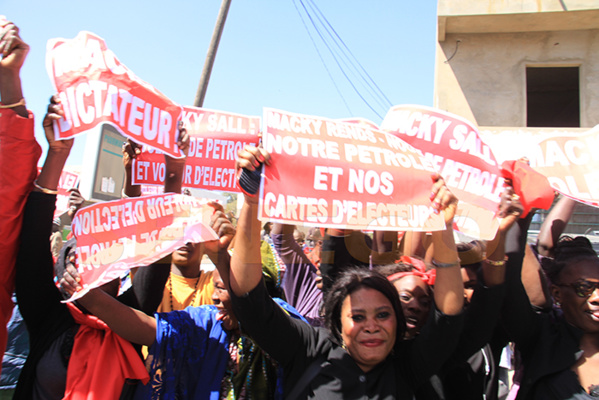 Les manifestations anti Macky et Macron ont démarré à Dakar