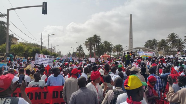 En Direct: Déjà du monde à la marche de l'opposition 