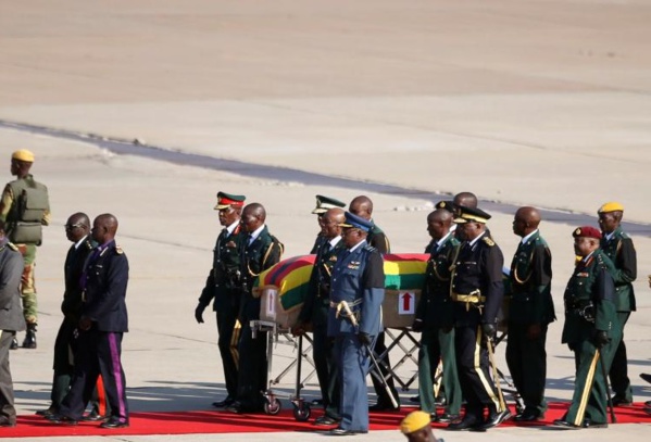 Zimbabwe: la dépouille de Mugabe est arrivée à Harare