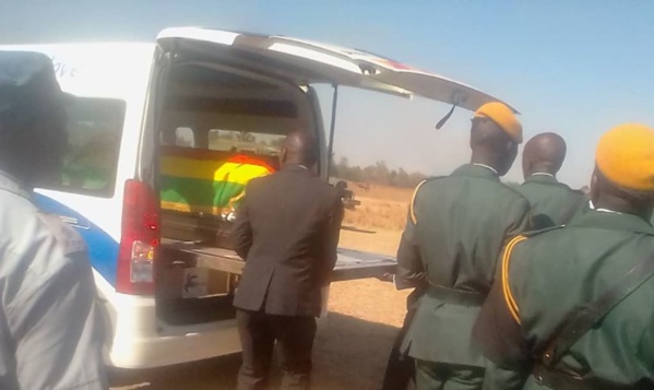 Zimbabwe: le corps de Mugabe transféré dans son village pour son inhumation