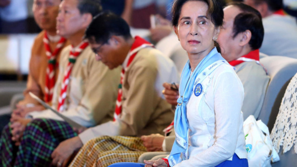 Birmanie: Aung San Suu Kyi inculpée pour avoir enfreint une règle commerciale