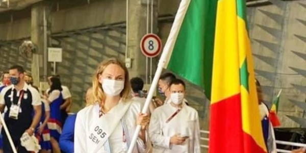 Jeux olympiques : quand une athlète blanche porte-drapeau du Sénégal fait le buzz