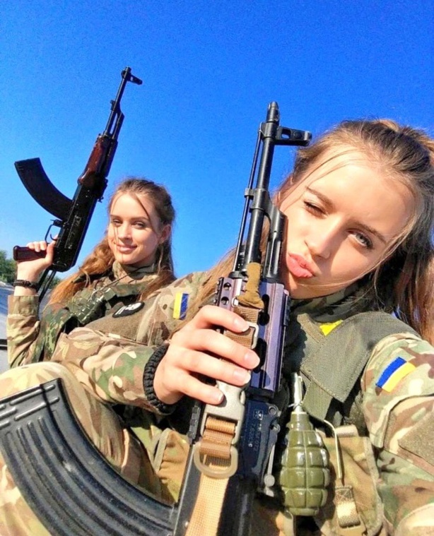 Guerre en Ukraine : Ces femmes engagées militairement 