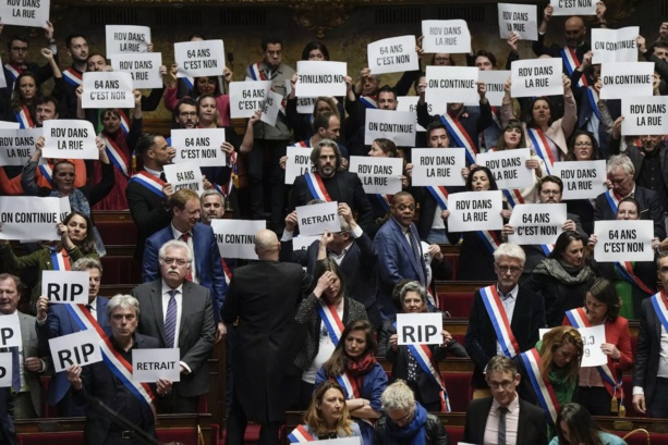 France: La Réforme Des Retraites Adoptée Après Le Rejet Des Deux ...