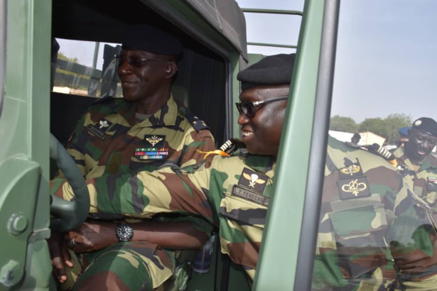 Renforcement opérationnel à l'est du Sénégal : Remise de véhicules et formation par le Chef d'Etat-major général des Armées