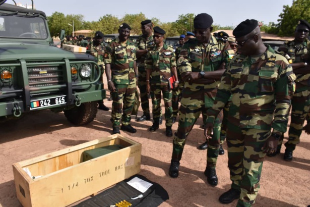 Renforcement opérationnel à l'est du Sénégal : Remise de véhicules et formation par le Chef d'Etat-major général des Armées