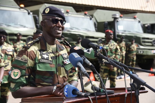 Générosité militaire : Le général Mbaye Cissé soutient les anciens combattants pour la Tabaski