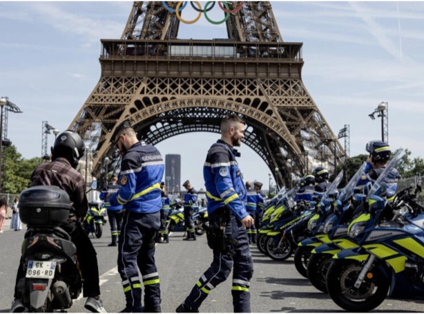 Policier attaqué au couteau à Paris: l'agresseur est décédé