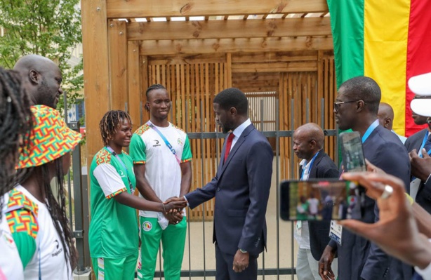 Paris: Diomaye Faye rencontre les athlètes sénégalais au village olympique