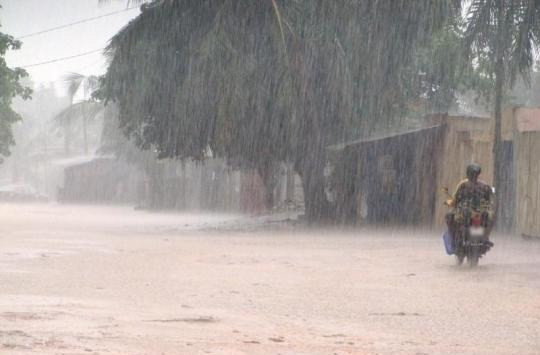 Drame à Sibikaranto : Une jeune fille tuée et des blessés après une chute de foudre