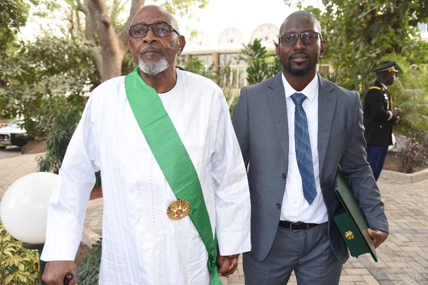 L’ex-journaliste de l'APS Babacar Ndiaye reçoit l'Ordre National du Lion pour ses services rendus