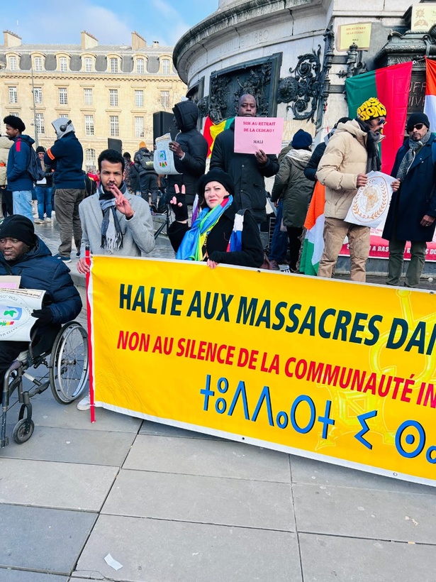 Paris : manifestation contre le retrait du Niger, du Mali et du Burkina Faso de la Cédéao