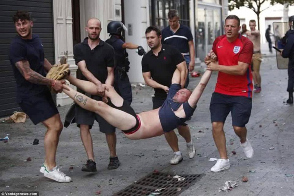 Euro 2016: Scènes de guerre à Marseille, un Anglais entre la vie et la mort... 31 blessés