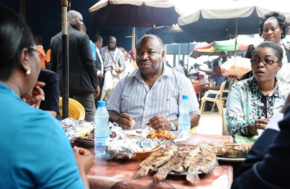 Le chef de l’Etat Gabonais, dans une gargote