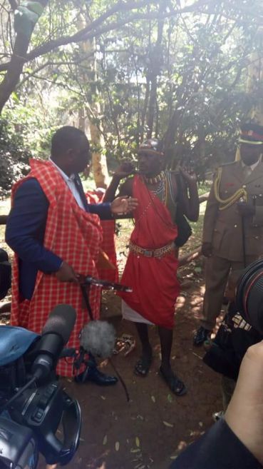 Les photos de Macky Sall en tenue Massaï au Kenya