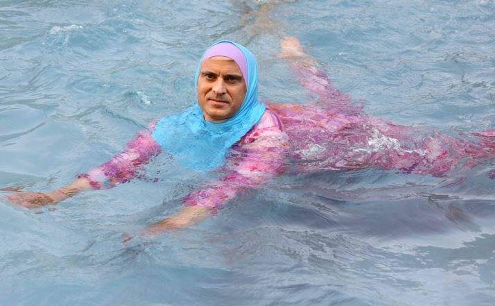 France: Burkini de bain, en mode manuel Valls. ..