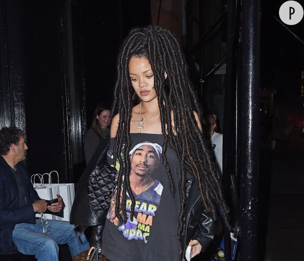 Rihanna affiche dreadlocks et look 'bad ass' dans les rues de New York