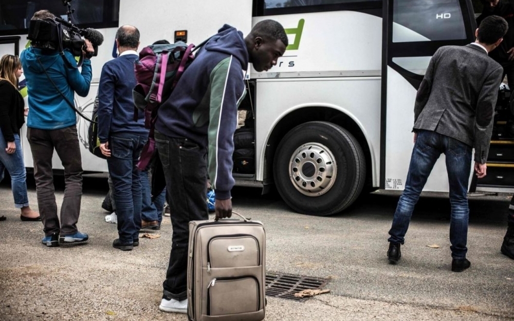 France Une Prime De 2500 Euros Pour Inciter Les Migrants à Rentrer Dans Leur Pays D Origine