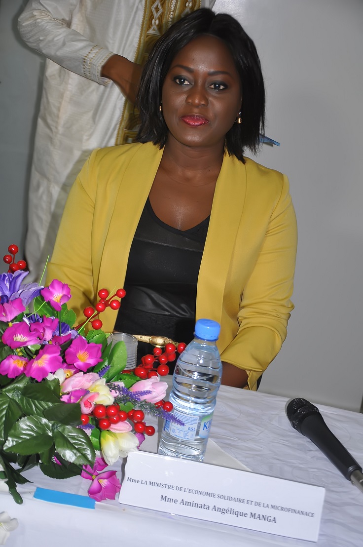 Photos: le ministre Angelique Manga, marraine de la sortie de la promotion des experts en Economie Solidaire et... 