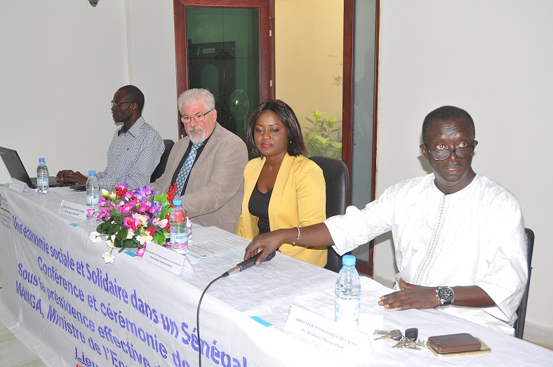 Photos: le ministre Angelique Manga, marraine de la sortie de la promotion des experts en Economie Solidaire et... 