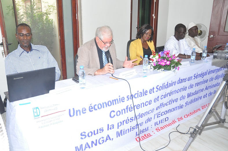 Photos: le ministre Angelique Manga, marraine de la sortie de la promotion des experts en Economie Solidaire et... 