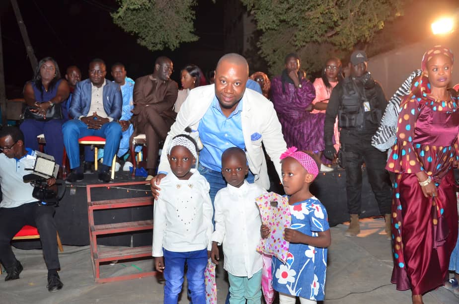 Commune de Biscuiterie: Plus 300 enfants retrouvent  le sourire de noël grâce à Maguette Diop 