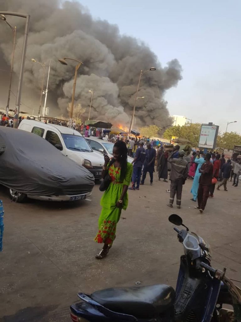 En images: la fumée sous le ciel de Petersen