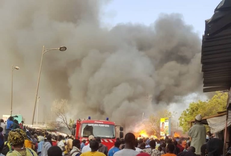 En images: la fumée sous le ciel de Petersen