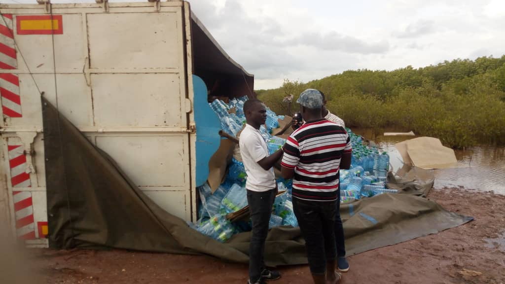 Ziguinchor: Un camion s'est renversé après le pont Émile Badiane