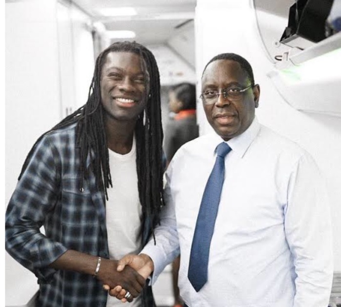  Bafétimbi Gomis a voyagé avec le Président Macky Sall à bord d’un vol Air Sénégal