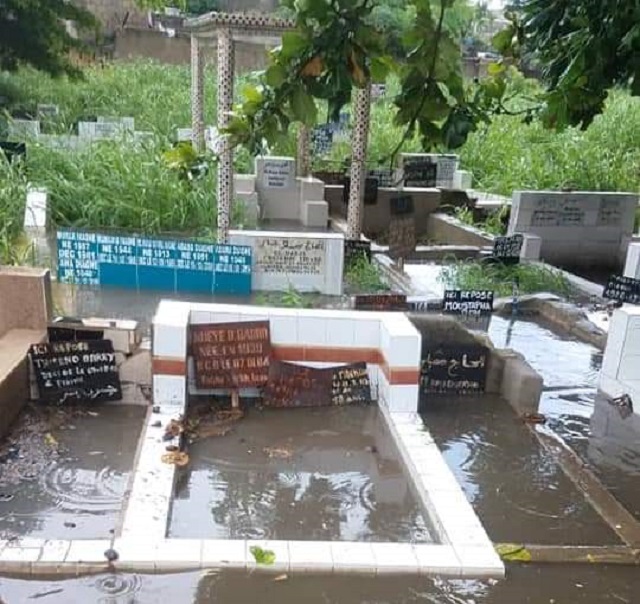 Cimetière de Pikine : L'eau envahit les tombes