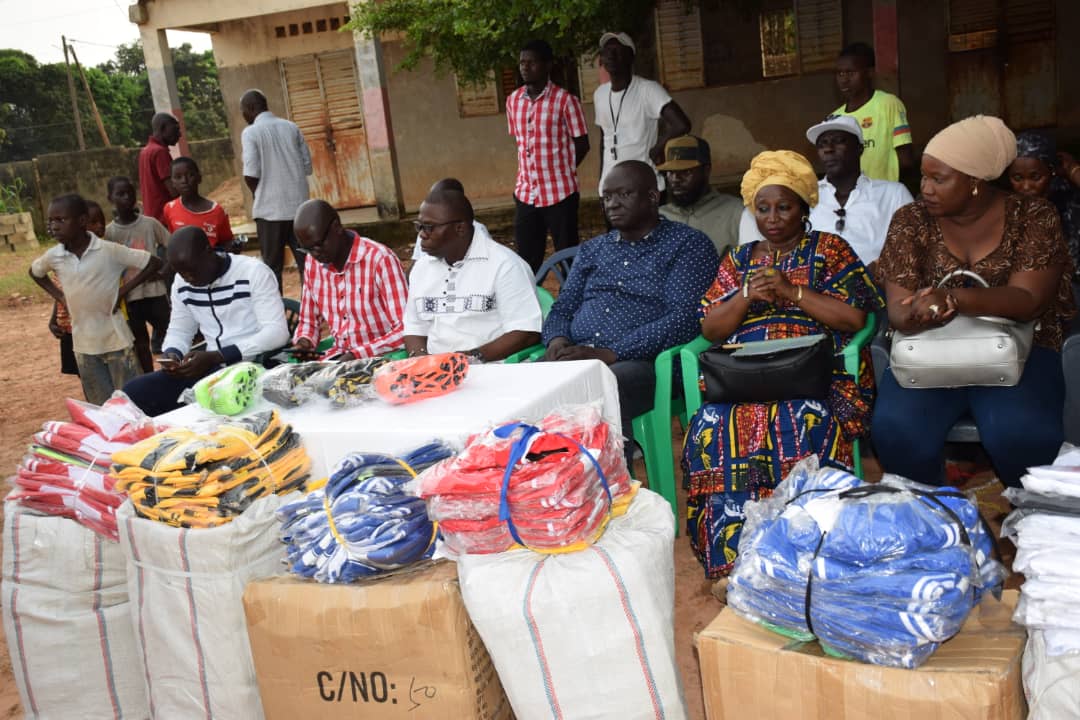 PHOTOS: Le président Seydou Sané équipe huit ASC de la commune de Ziguinchor