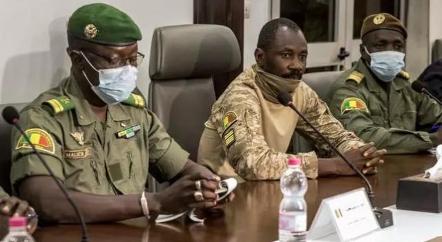 Mali: la junte propose une transition de trois ans dirigée par un militaire