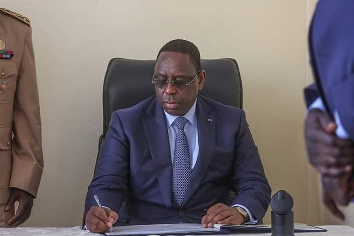 Macky Sall suspend les vacances scolaires de fin d’année