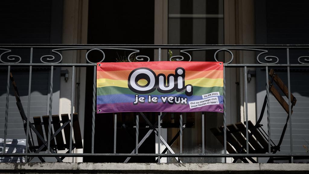 Mariage pour tous : le "oui" l'emporte largement en Suisse