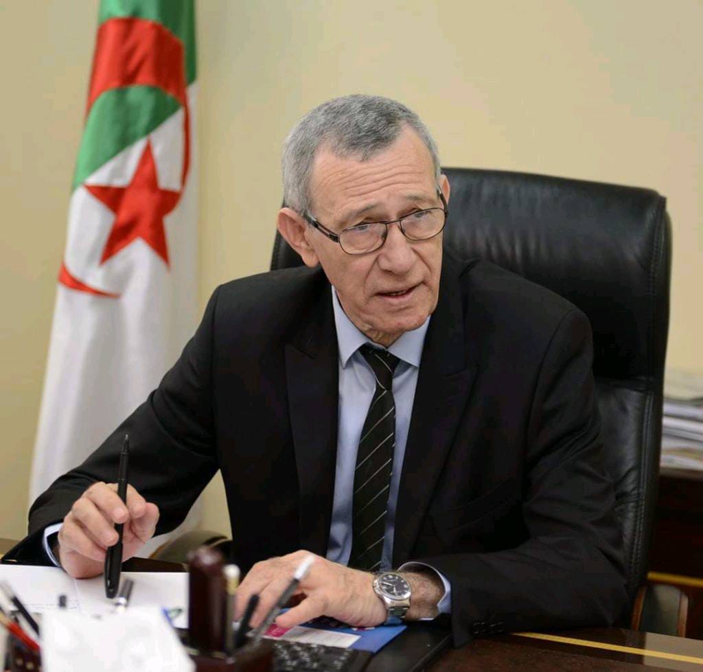 "La France doit lever sa main du continent africain", a déclaré le ministre algérien de l'information