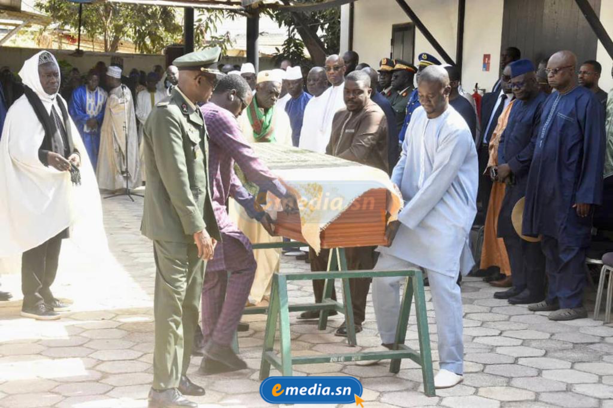 Macky Sall  à la levée du corps de Ibrahima SENE: «il était utile à la cause qu’il défendait...»