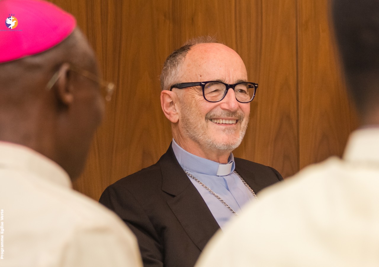 Le cardinal canadien Michael Czern a invité à reconnaître les migrants comme des «frères et sœurs».