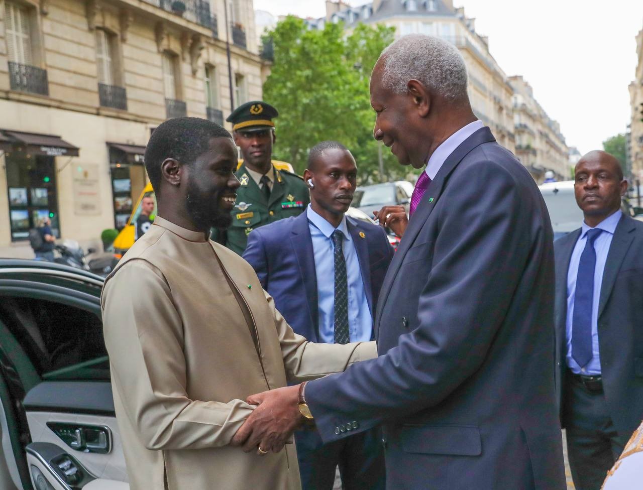 Bassirou Diomaye Faye et Abdou Diouf : Les raisons de rencontre Historique à Paris : 