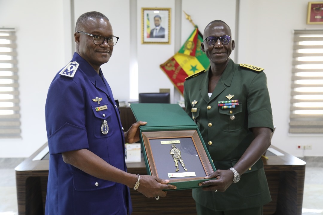 Renforcement des liens militaires : Le Général Martin Faye rencontre le Général Mbaye Cissé