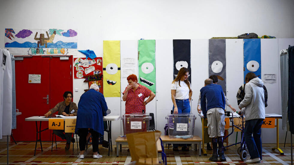 Législatives en France :  les bureaux de vote sont ouverts pour un second tour 