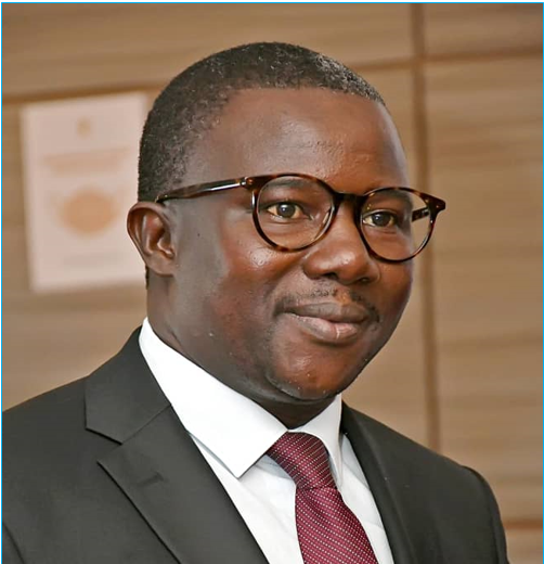 Nouveau : DG de l’Agence de Développement municipal (ADM)   Dr Mamouth DIOP, économiste du développement et expert territorial, au haut du podium