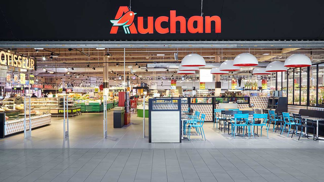 Le distributeur Auchan s'engage à supprimer 2.389 emplois en France