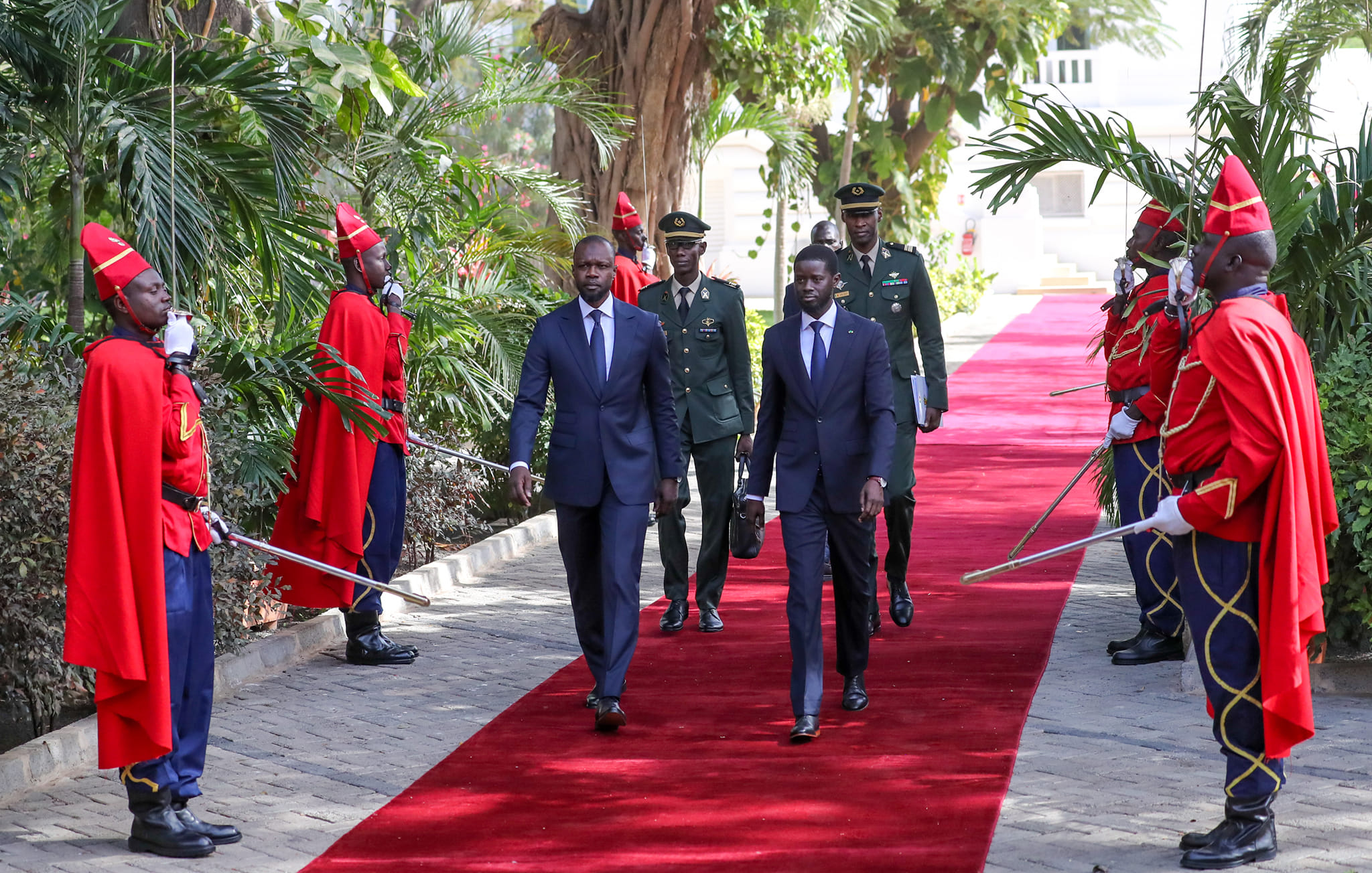 Sénégal : Le déficit budgétaire en baisse, mais les charges de la dette explosent