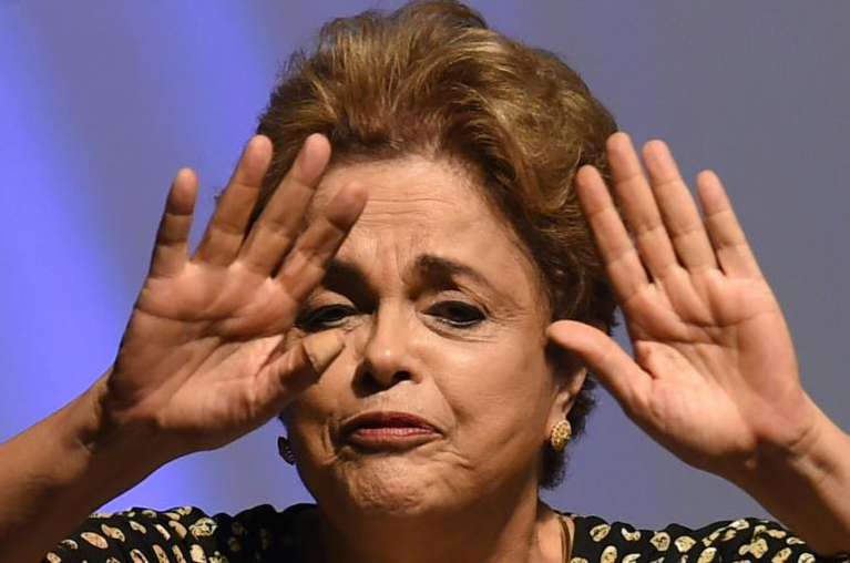 Brésil: Dilma Rousseff doit quitter la présidence dans quelques heures