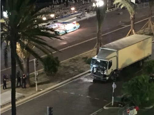 Dernière minute: attentat en France, un camion fonce dans la foule  à Nice, plusieurs victimes